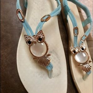 Baby blue thong sandals with owl